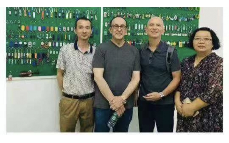 加拿大客人参观工厂新样品